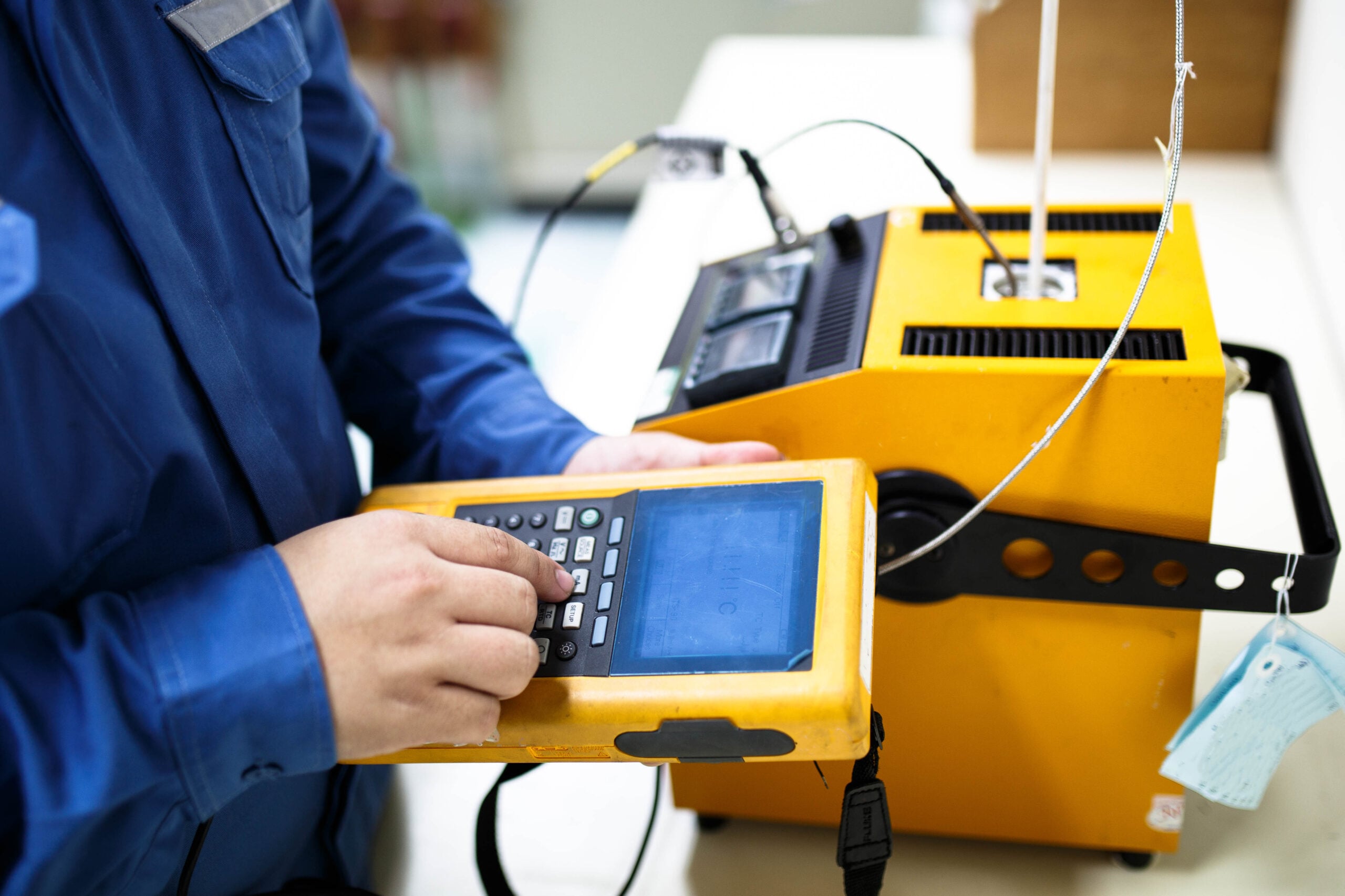 Calibration,Thermocouple,With,Documenting,Process,Calibrator