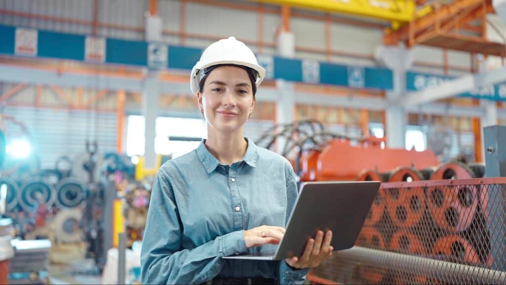 Close,Up,Smiling,Face,Of,Engineer,Manager,Leader,Woman,Wearing