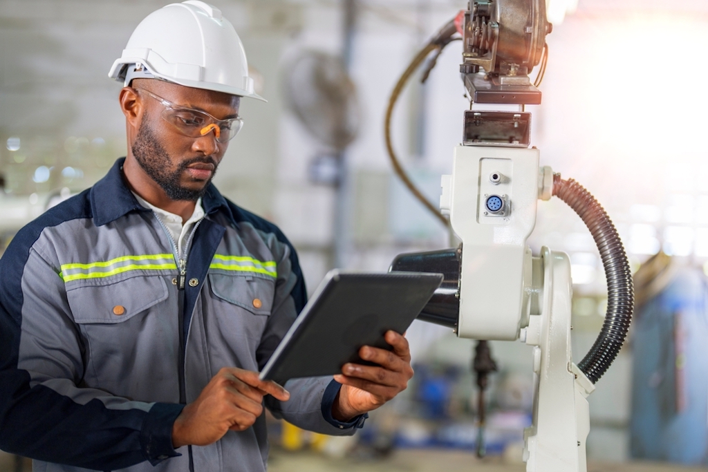 Engineer,Setting,Up,Automatic,Robotics,Welding,Arms,In,Factory.