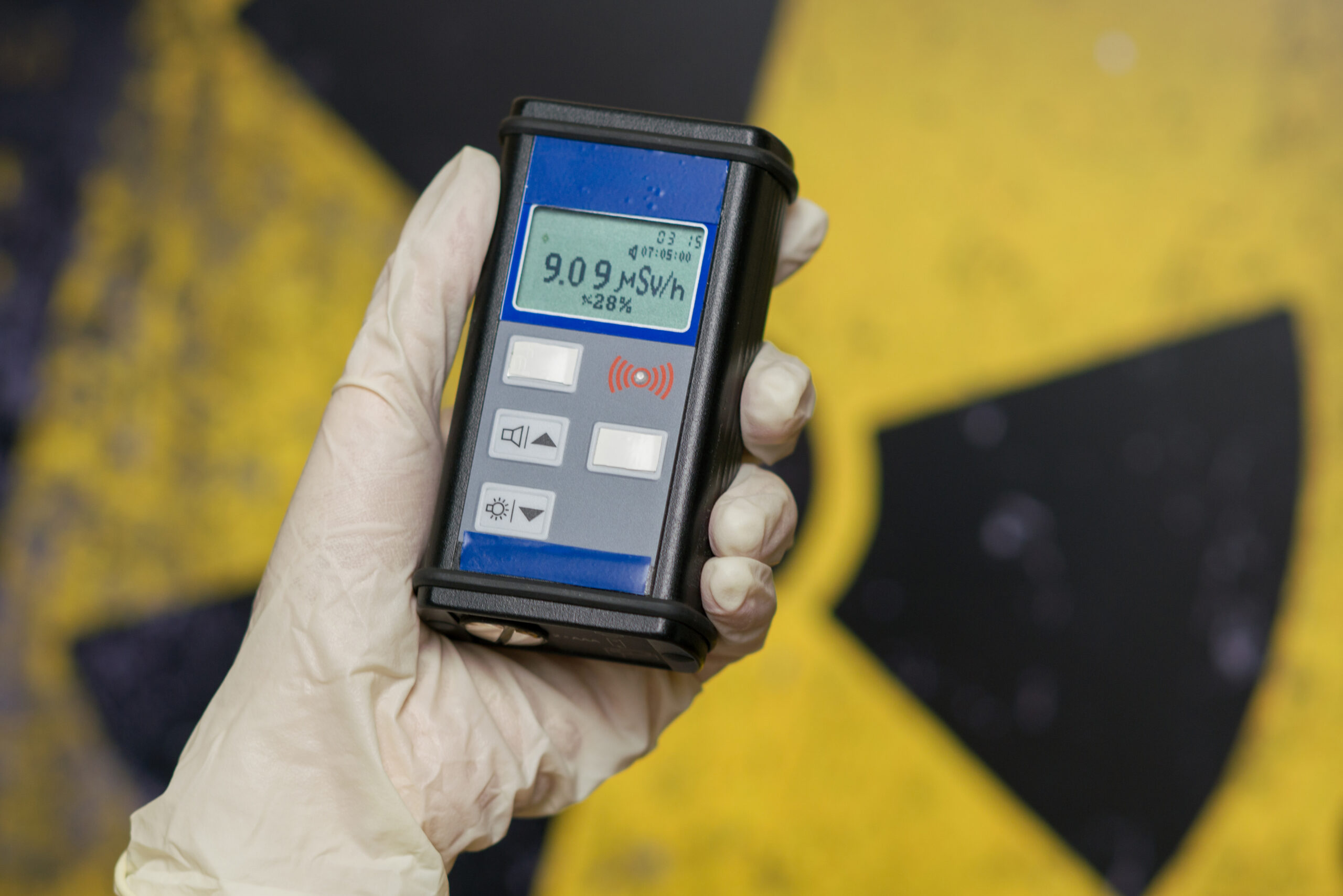 Radiation,Supervisor,With,Geiger,Counter,Checks,The,Level,Of,Radioactive
