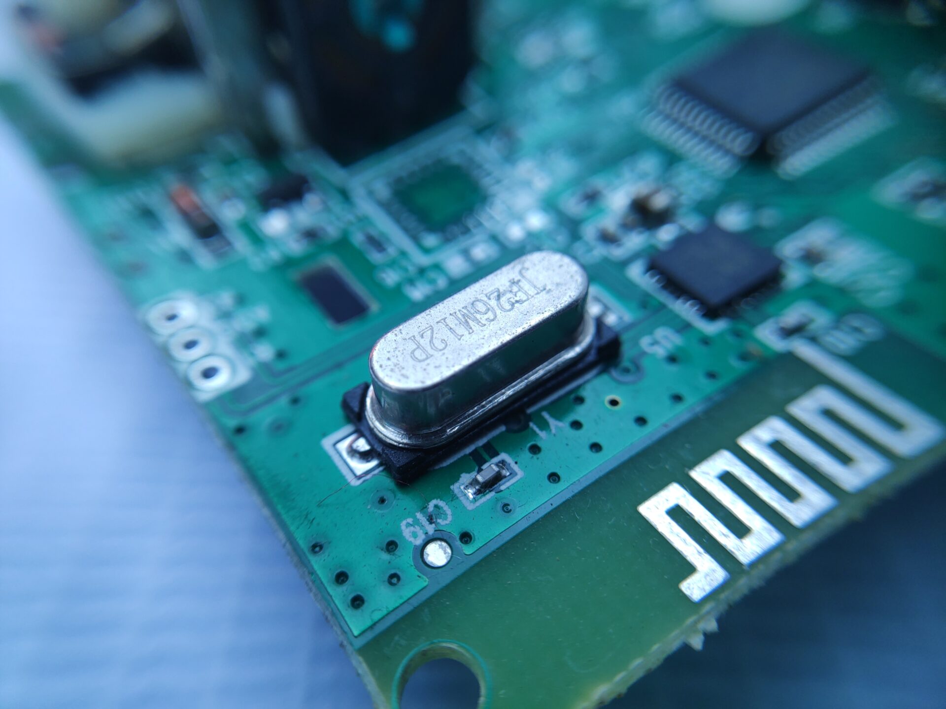 Close,Up,Image,Of,Crystal,Oscillator,Or,Electronic,Oscillator,Circuit.