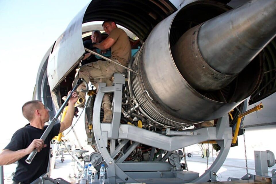 Desert KC 10 Engine Change